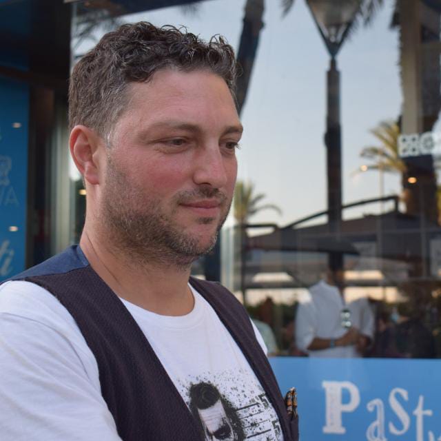 Profile picture for user Lorenzo R.