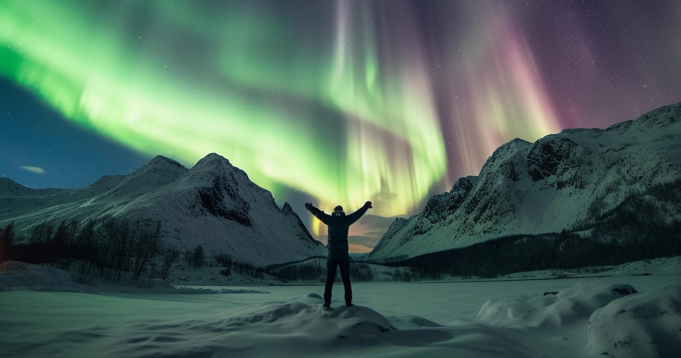 Cosa indossare per vedere l'Aurora Boreale: la guida completa per restare al caldo e godersi lo spettacolo