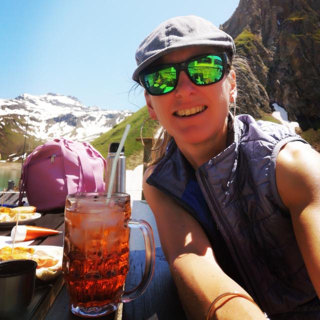 Profile picture for user Manu Ema